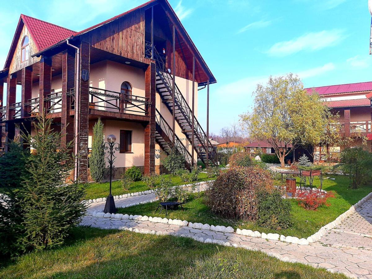 Котедж-Парк Славна Okhtyrka Extérieur photo